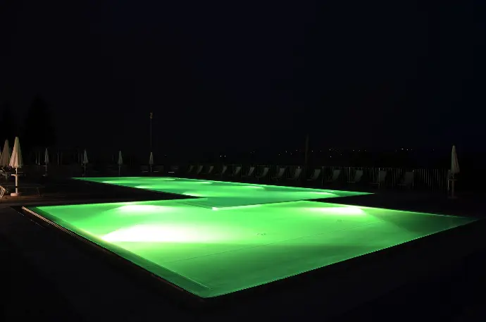 piscina illuminazione interrata